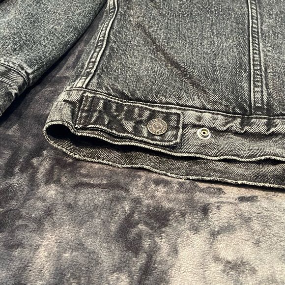 Levi’s Sherpa Denim Jacket - Picture 13 of 15